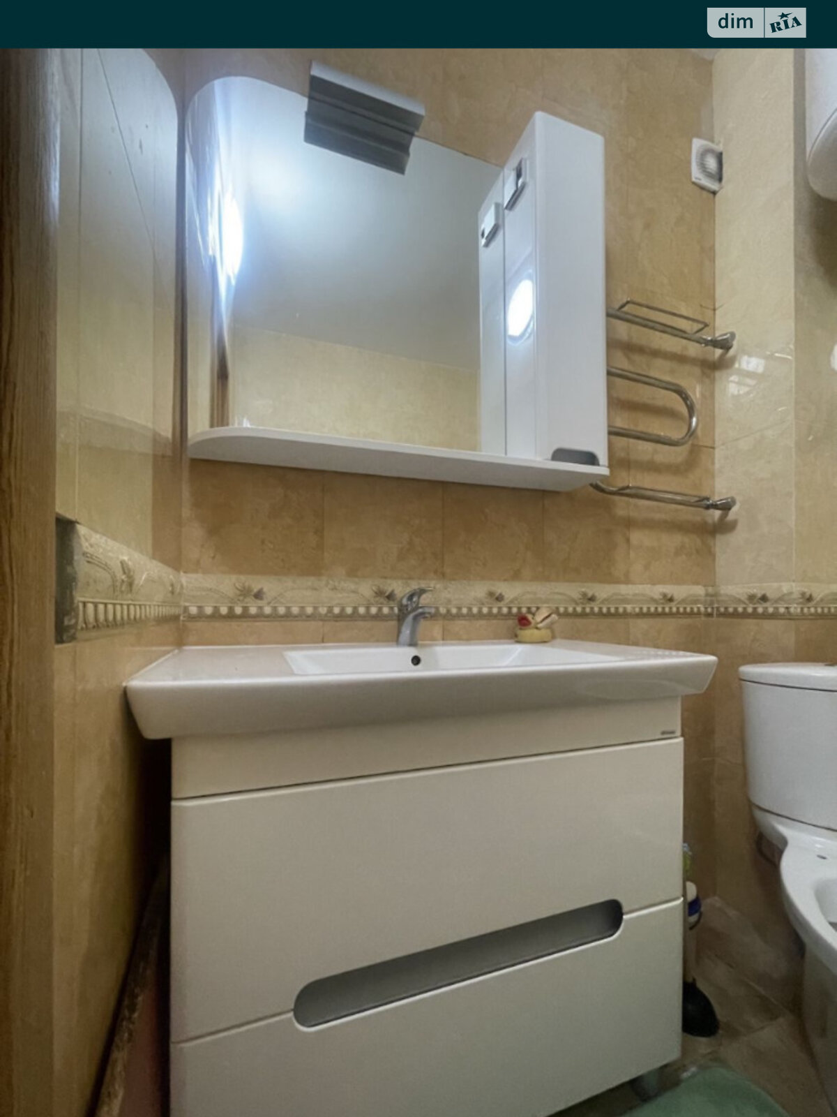 однокомнатная квартира в Одессе, район Таирова, на мас. Радужный 9Б в аренду на короткий срок посуточно фото 1