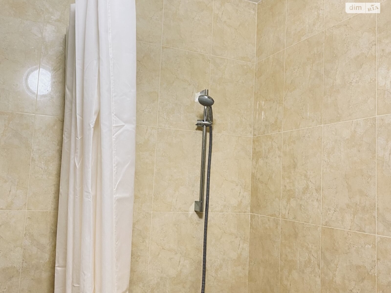 однокомнатная квартира в Одессе, район Таирова, на мас. Радужный 9Б в аренду на короткий срок посуточно фото 1