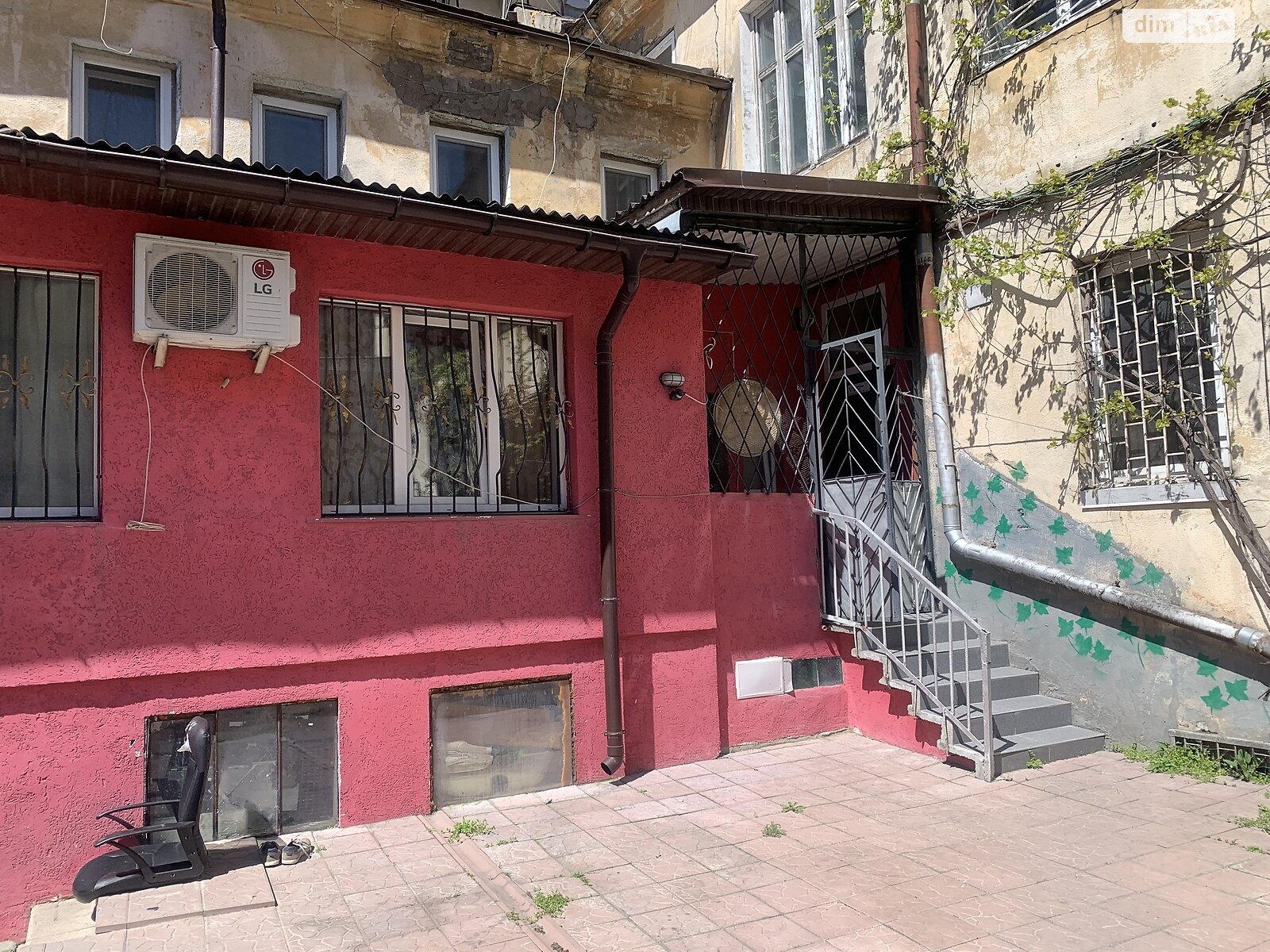 трикімнатна квартира в Одесі, район Центр, на вул. Мала Арнаутська в оренду на короткий термін подобово фото 1