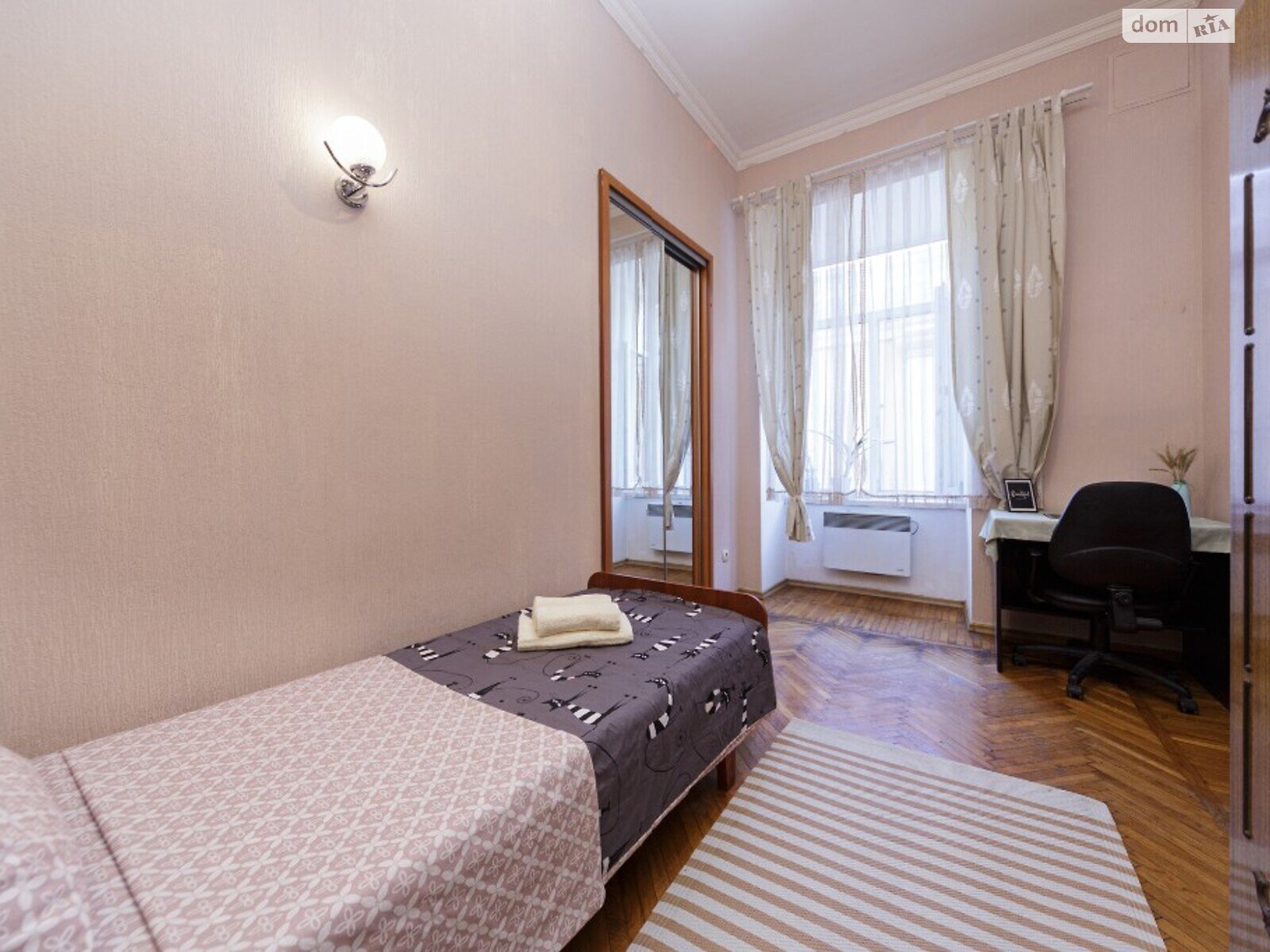 двухкомнатная квартира в Одессе, район Центр, на пер. Чайковского 12 в аренду на короткий срок посуточно фото 1