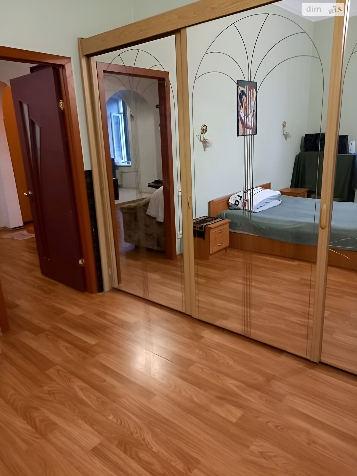 трехкомнатная квартира в Одессе, район Центр, на ул. Дерибасовская 35 в аренду на короткий срок посуточно фото 1 трехкомнатная квартира в Одессе, район Центр, на ул. Дерибасовская 35 в аренду на короткий срок посуточно фото 1