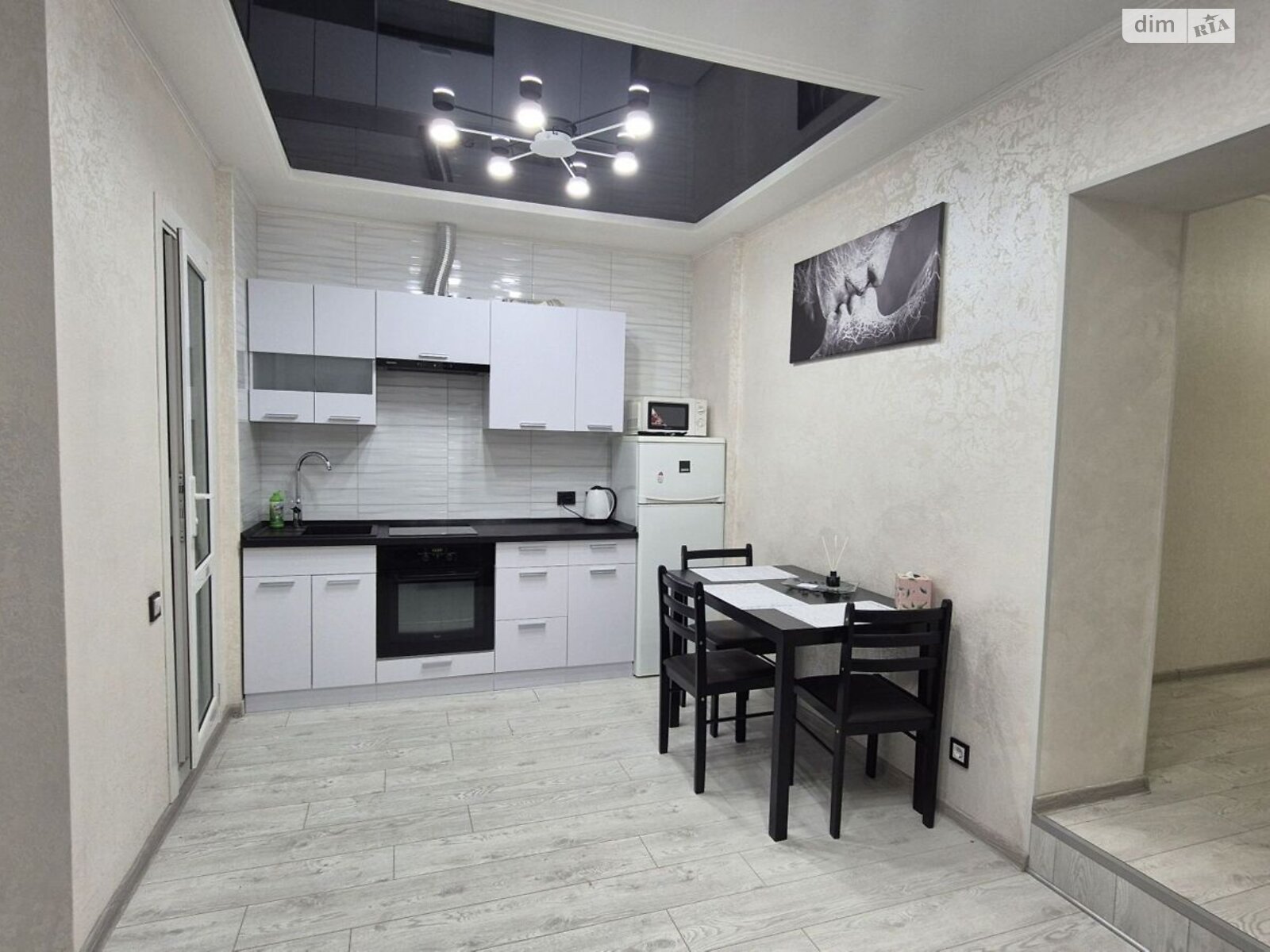 однокомнатная квартира в Одессе, район Центр, на ул. Нины Строкатой 35, кв. 10 в аренду на короткий срок посуточно фото 1