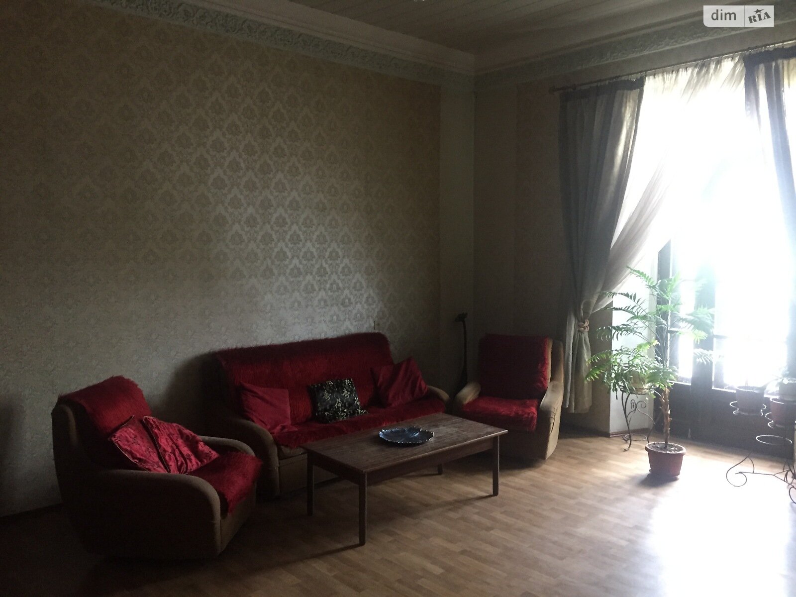 трехкомнатная квартира в Одессе, район Центр, на пл. Соборная 1 в аренду на короткий срок посуточно фото 1