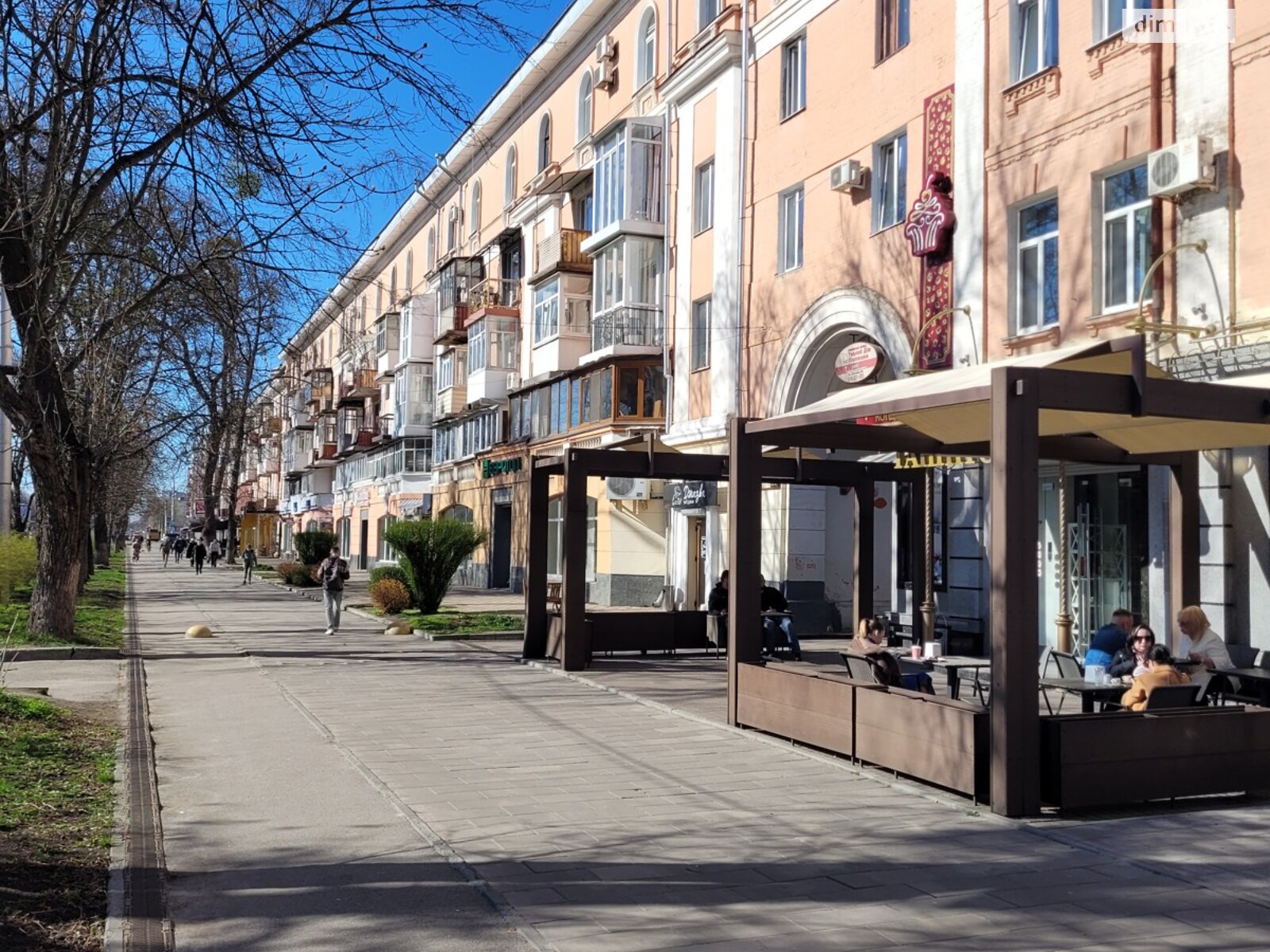 трехкомнатная квартира в Полтаве, район Центр, на ул. Соборности 46 в аренду на короткий срок посуточно фото 1 трехкомнатная квартира в Полтаве, район Центр, на ул. Соборности 46 в аренду на короткий срок посуточно фото 1