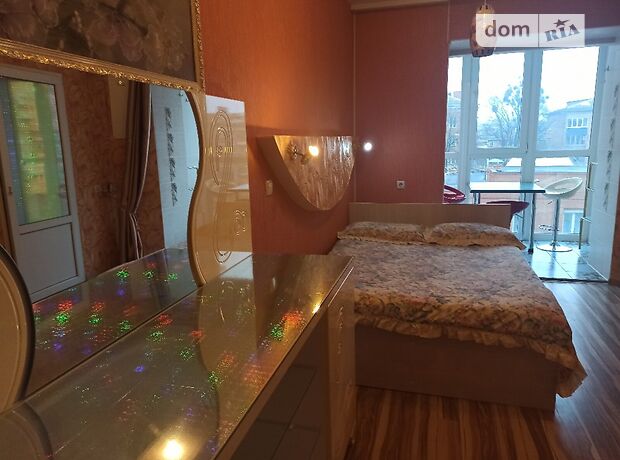 однокомнатная квартира в Полтаве, район Центр, на ул. Соборности 59А, кв. 7 в аренду на короткий срок посуточно фото 1 однокомнатная квартира в Полтаве, район Центр, на ул. Соборности 59А, кв. 7 в аренду на короткий срок посуточно фото 1
