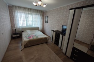 трехкомнатная квартира в Ровно, район Автовокзал, на ул. Буковинская 6 в аренду на короткий срок посуточно фото 2