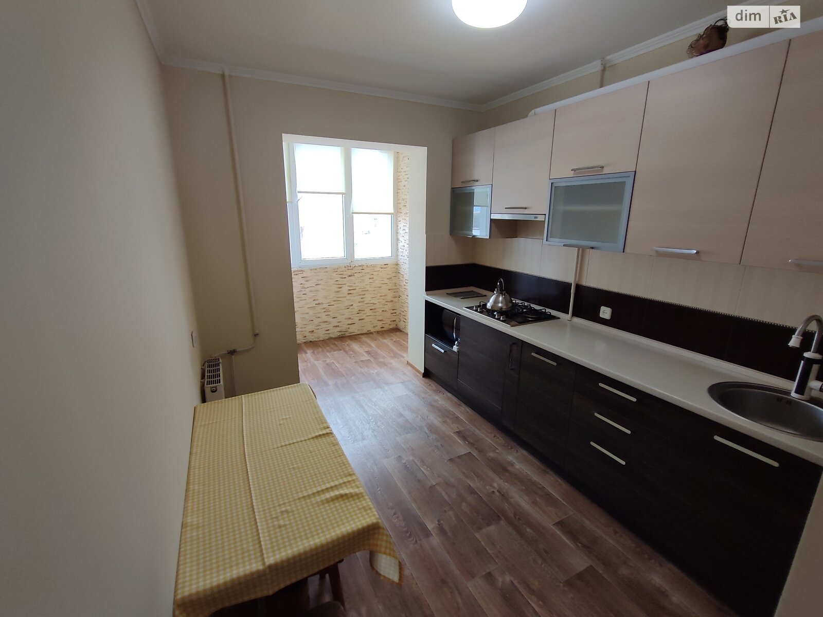 трехкомнатная квартира в Ровно, район Автовокзал, на ул. Буковинская 6 в аренду на короткий срок посуточно фото 1 трехкомнатная квартира в Ровно, район Автовокзал, на ул. Буковинская 6 в аренду на короткий срок посуточно фото 1