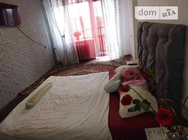 трехкомнатная квартира в Ровно, район Центр, на ул. Жуковского в аренду на короткий срок посуточно фото 1 трехкомнатная квартира в Ровно, район Центр, на ул. Жуковского в аренду на короткий срок посуточно фото 1
