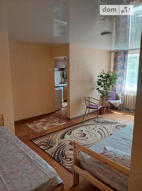 двухкомнатная квартира в Ровно, район Центр, на ул. Полуботка Гетьмана 8 в аренду на короткий срок посуточно фото 1