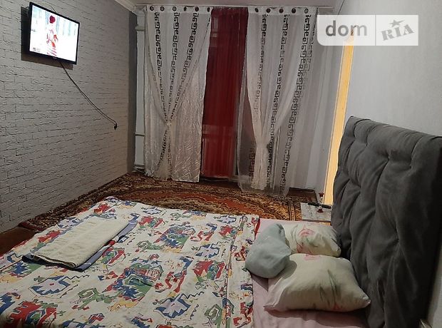 трикімнатна квартира в Рівному, район Центр, в оренду на короткий термін подобово фото 1 трикімнатна квартира в Рівному, район Центр, в оренду на короткий термін подобово фото 1