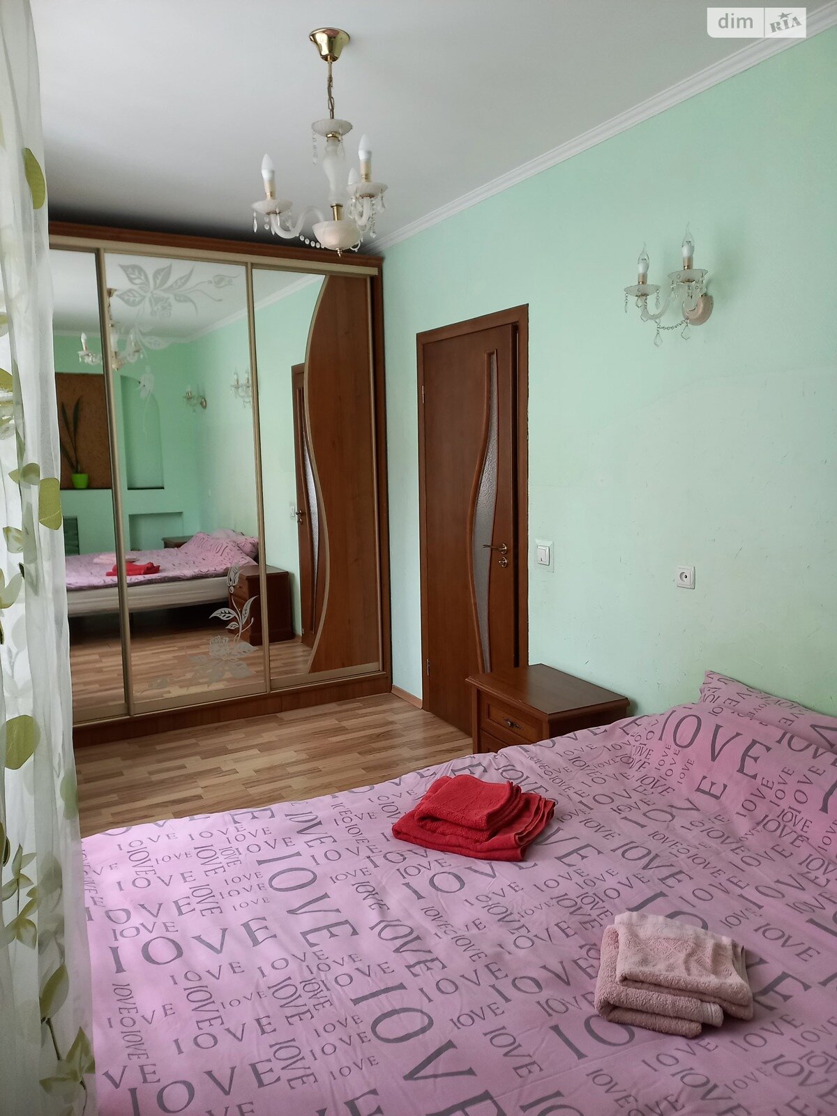 двухкомнатная квартира в Ровно, район Южный, на ул. Архитектора Бургиньона 37 в аренду на короткий срок посуточно фото 1 двухкомнатная квартира в Ровно, район Южный, на ул. Архитектора Бургиньона 37 в аренду на короткий срок посуточно фото 1