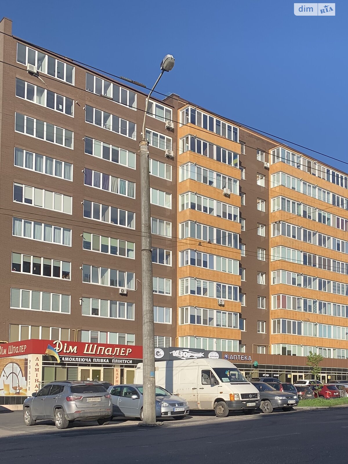 трехкомнатная квартира в Ровно, район Ювилейный, на ул. Соборная 285А в аренду на короткий срок посуточно фото 1