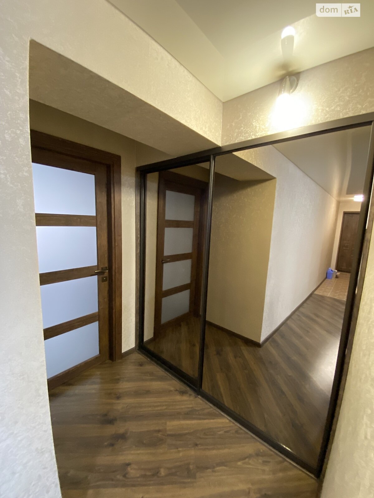 трехкомнатная квартира в Славянске, район Славянск, на ул. Университетская 42 в аренду на короткий срок посуточно фото 1