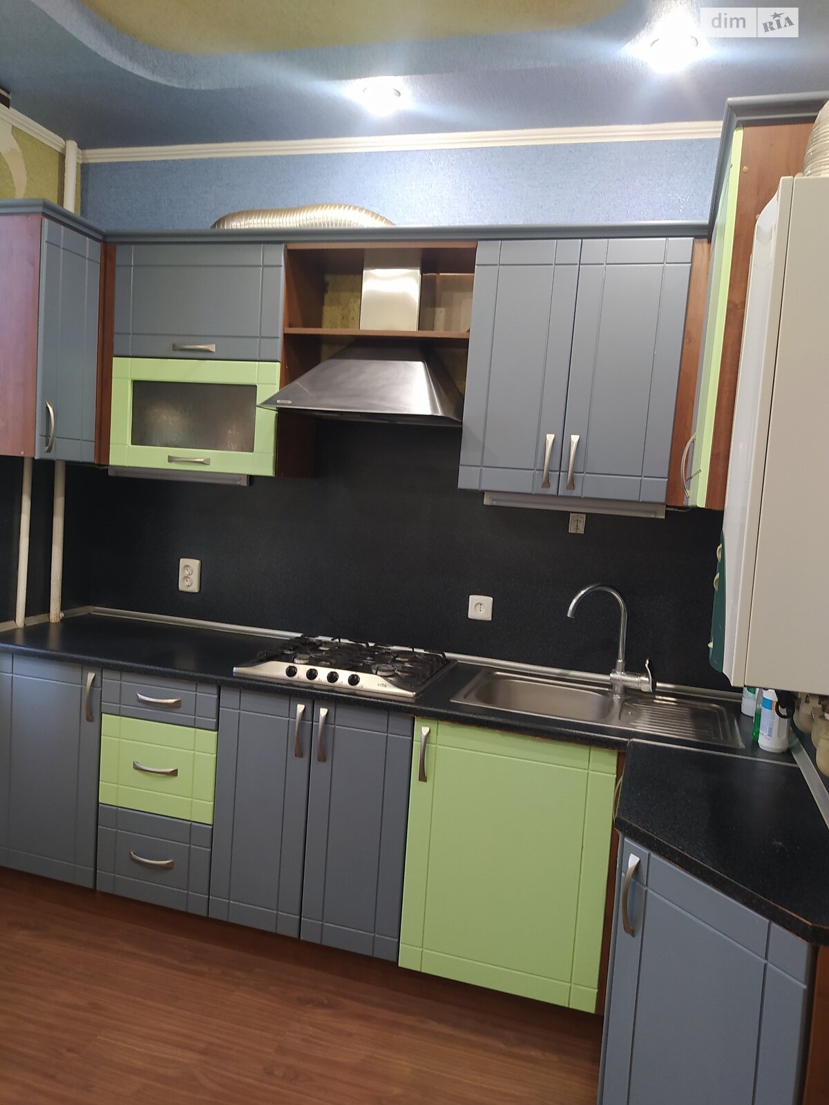 однокомнатная квартира в Славянске, район Центр, на Короленко 4, кв. 29 в аренду на короткий срок посуточно фото 1 однокомнатная квартира в Славянске, район Центр, на Короленко 4, кв. 29 в аренду на короткий срок посуточно фото 1