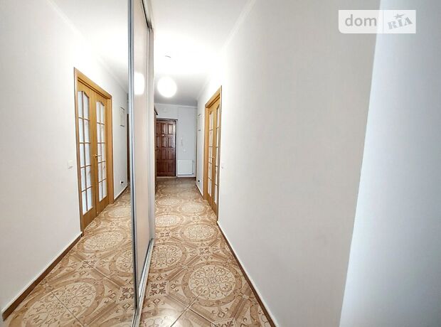 трехкомнатная квартира в Тернополе, район Дружба, на ул. Карпенко 42 в аренду на короткий срок посуточно фото 1