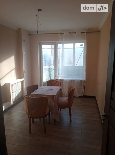 трехкомнатная квартира в Тернополе, район Дружба, на ул. Лучаковского 5 в аренду на короткий срок посуточно фото 1