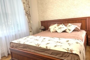 однокімнатна квартира в Тернополі, район Центр, на вул. Крушельницької Соломії в оренду на короткий термін подобово фото 2