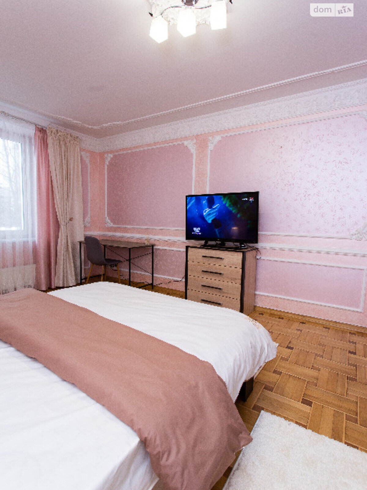 трехкомнатная квартира в Тернополе, район Центр, на ул. Липовая в аренду на короткий срок посуточно фото 1