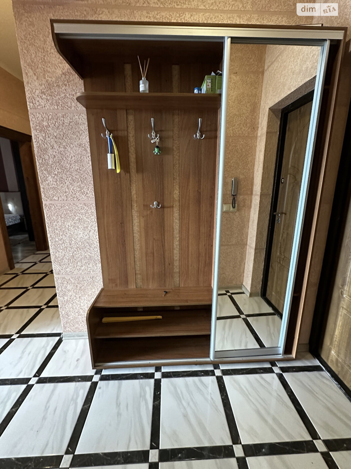 двухкомнатная квартира в Ужгороде, район Боздош, на ул. Хиры Александра 21 в аренду на короткий срок посуточно фото 1