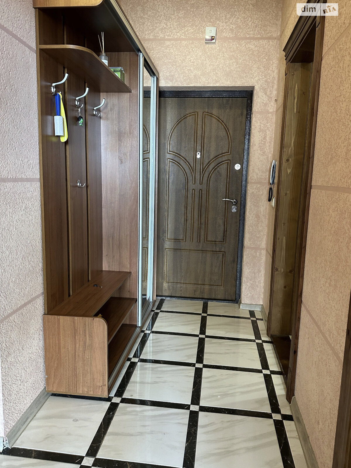 двухкомнатная квартира в Ужгороде, район Боздош, на ул. Хиры Александра 21 в аренду на короткий срок посуточно фото 1