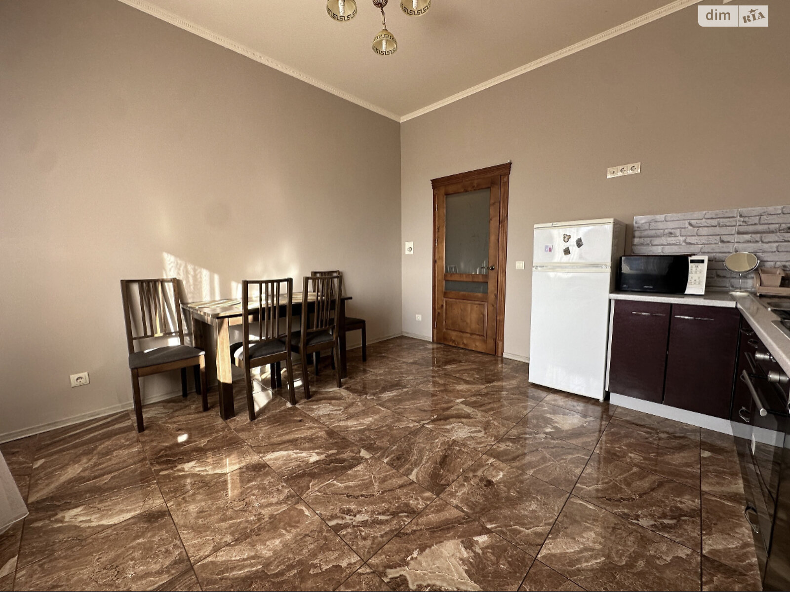 двухкомнатная квартира в Ужгороде, район Боздош, на ул. Хиры Александра 21 в аренду на короткий срок посуточно фото 1