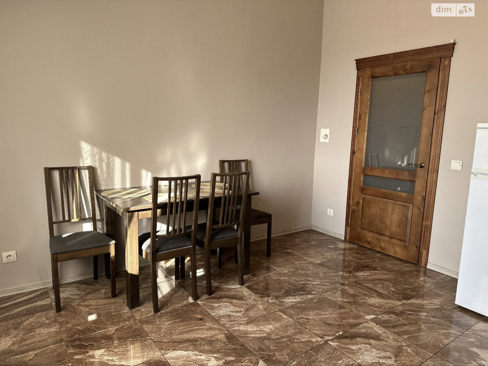 двухкомнатная квартира в Ужгороде, район Боздош, на ул. Хиры Александра 21 в аренду на короткий срок посуточно фото 1