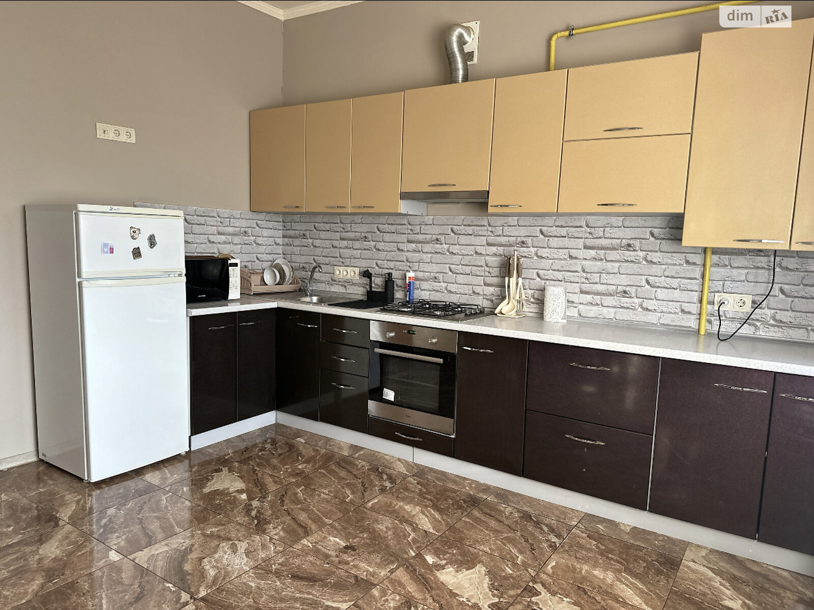 двухкомнатная квартира в Ужгороде, район Боздош, на ул. Хиры Александра 21 в аренду на короткий срок посуточно фото 1