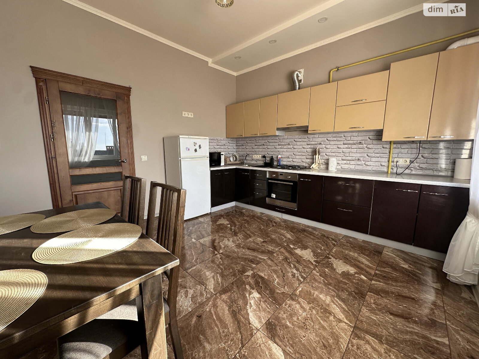 двухкомнатная квартира в Ужгороде, район Боздош, на ул. Хиры Александра 21 в аренду на короткий срок посуточно фото 1