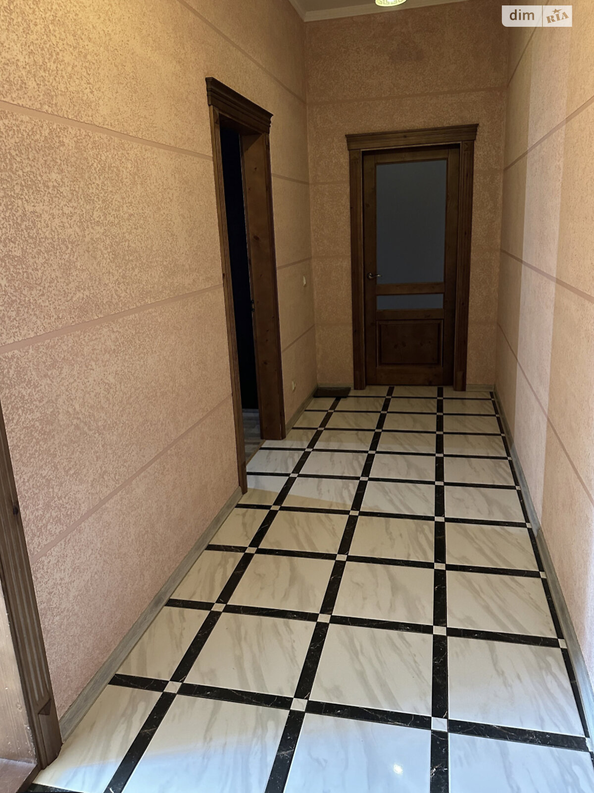 двухкомнатная квартира в Ужгороде, район Боздош, на ул. Хиры Александра 21 в аренду на короткий срок посуточно фото 1