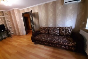 двокімнатна квартира в Ужгороді, район Центр, на пл. Захисників України 2, кв. 23 в оренду на короткий термін подобово фото 2