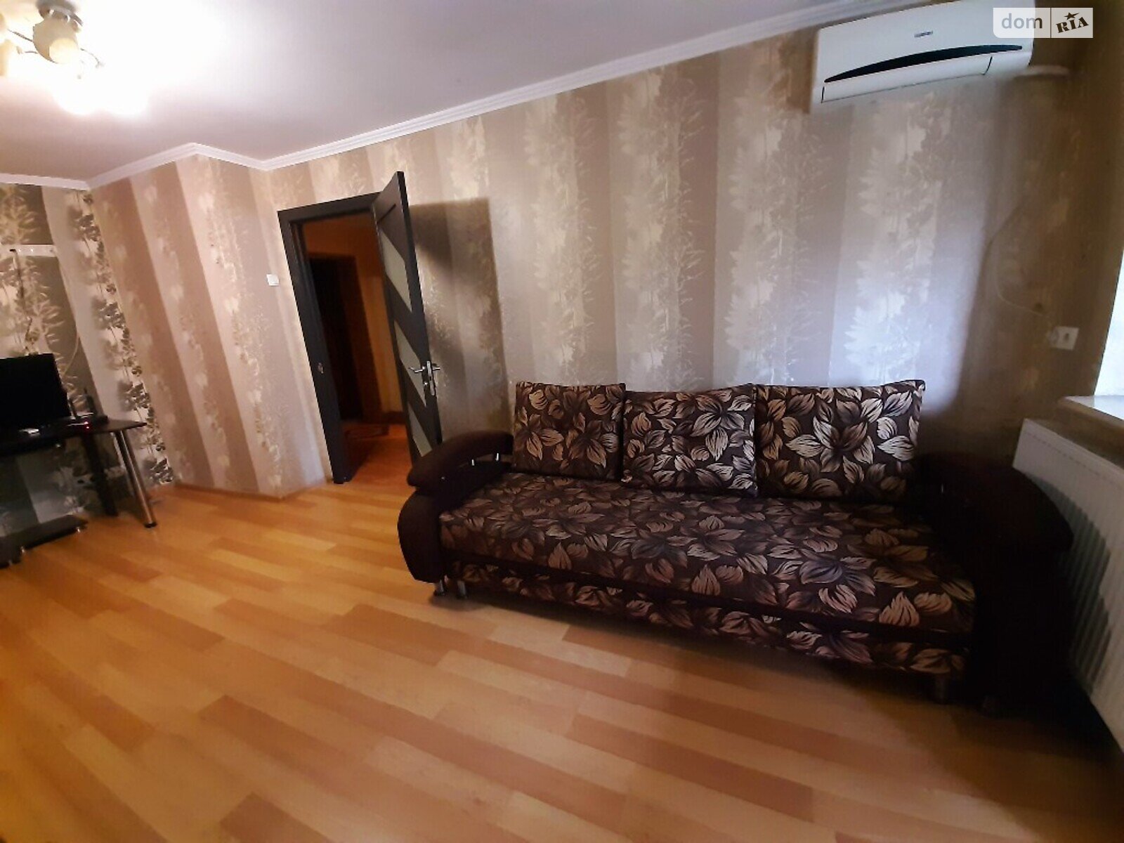 двухкомнатная квартира в Ужгороде, район Центр, на пл. Защитников Украины 2 в аренду на короткий срок посуточно фото 1