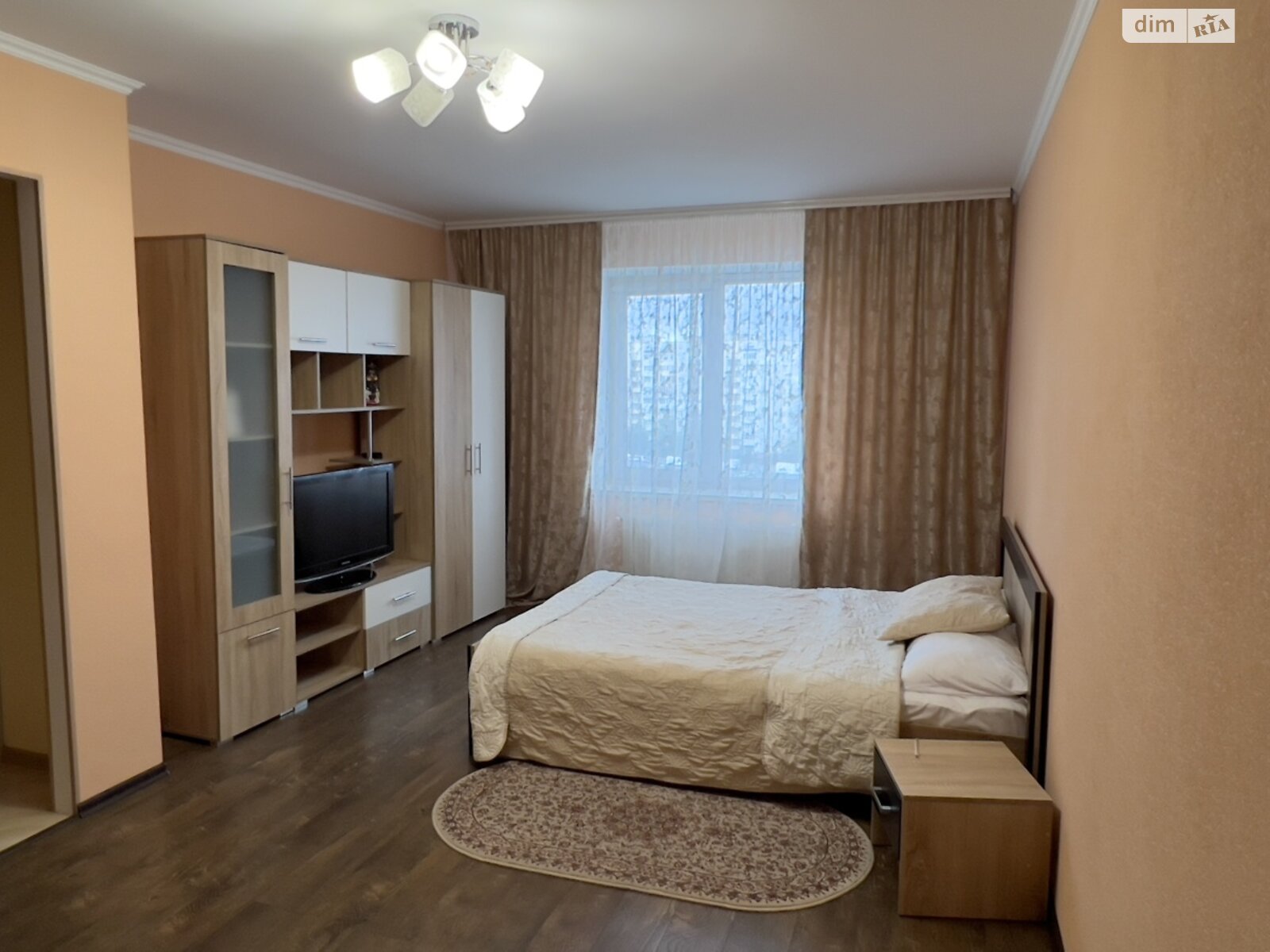 однокімнатна квартира в Вінниці, район Поділля, на вул. Академіка Ющенка 5 в оренду на короткий термін подобово фото 1