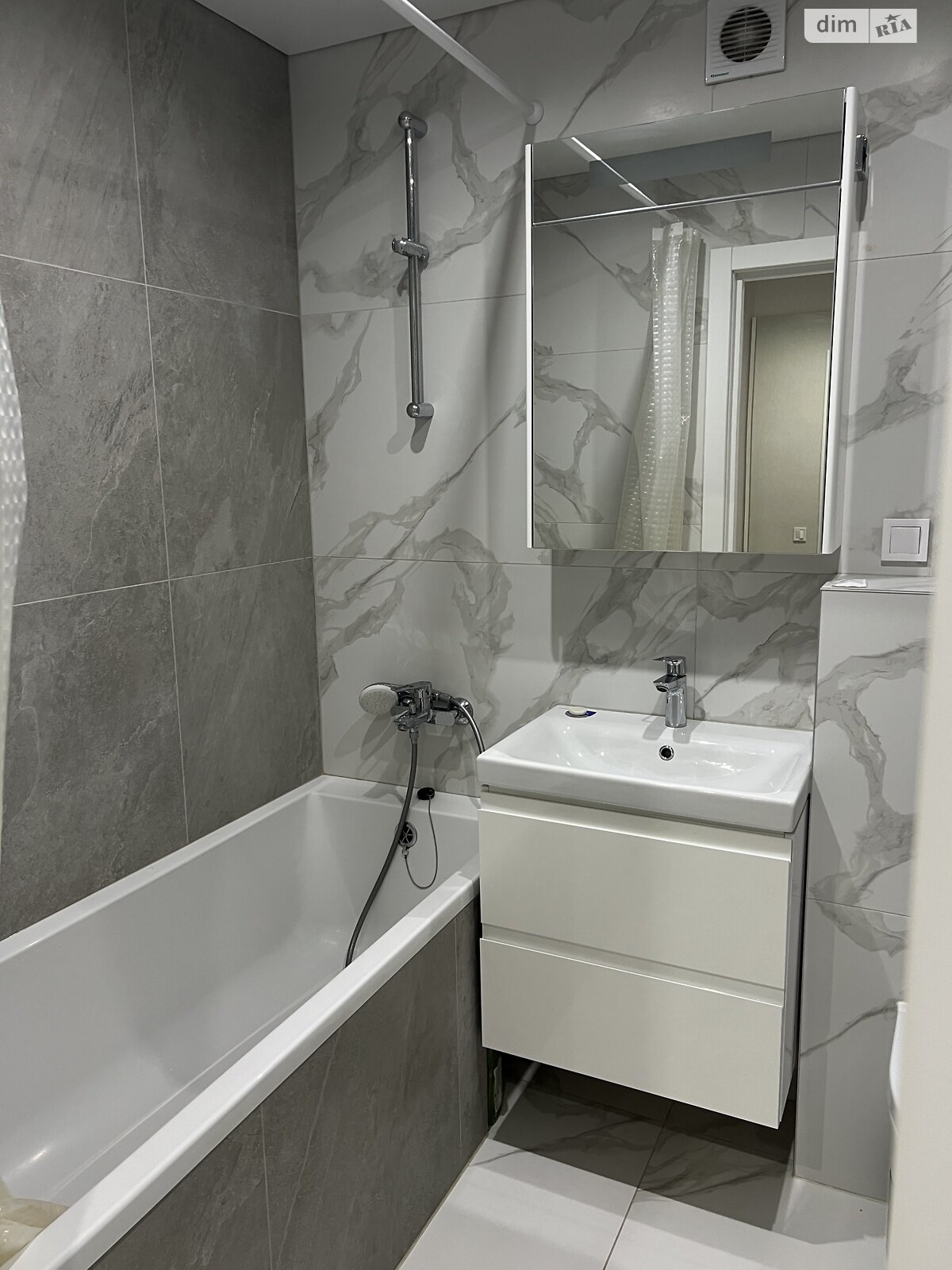 однокімнатна квартира в Вінниці, район Вишенька, на просп. Юності 16Б в оренду на короткий термін подобово фото 1