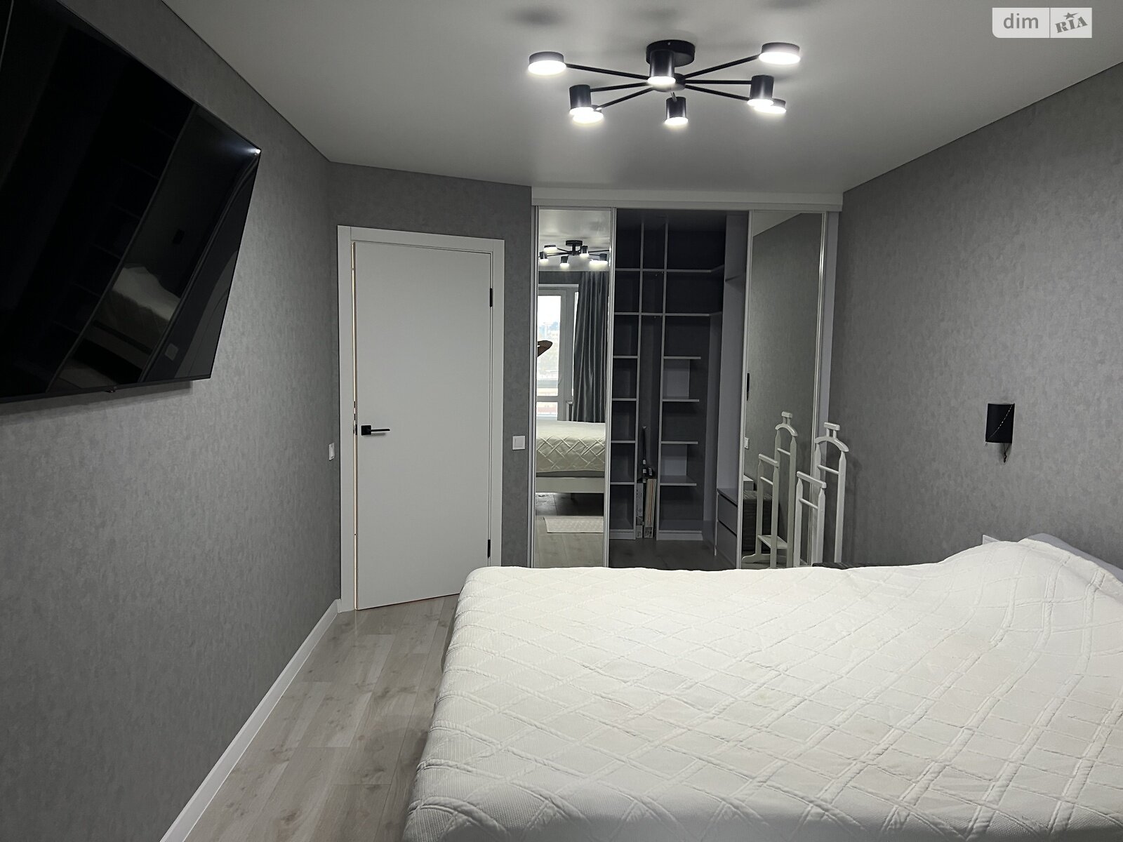 однокімнатна квартира в Вінниці, район Вишенька, на просп. Юності 16Б в оренду на короткий термін подобово фото 1