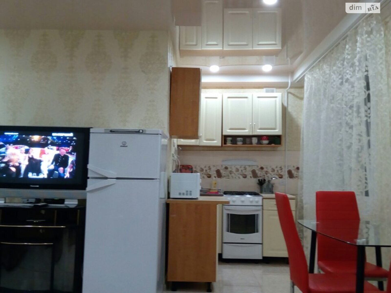 двухкомнатная квартира в Запорожье, район Александровский (Жовтневый), на просп. Соборный в аренду на короткий срок посуточно фото 1