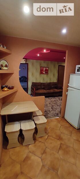 трехкомнатная квартира в Запорожье, район Космос, на ул. Сытова 5 в аренду на короткий срок посуточно фото 1