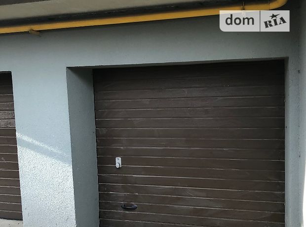 Бокс в гаражном комплексе универсальный в Ивано-Франковске, площадь 20 кв.м. фото 1 Бокс в гаражном комплексе универсальный в Ивано-Франковске, площадь 20 кв.м. фото 1