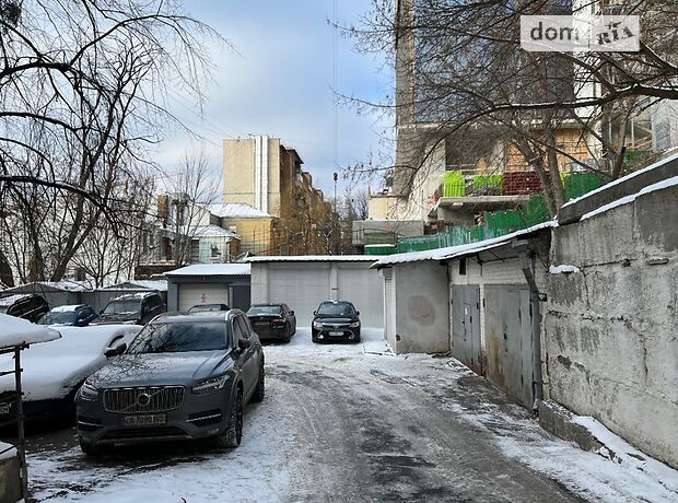 Бокс в гаражном комплексе под легковое авто в Киеве, площадь 16 кв.м. фото 1 Бокс в гаражном комплексе под легковое авто в Киеве, площадь 16 кв.м. фото 1