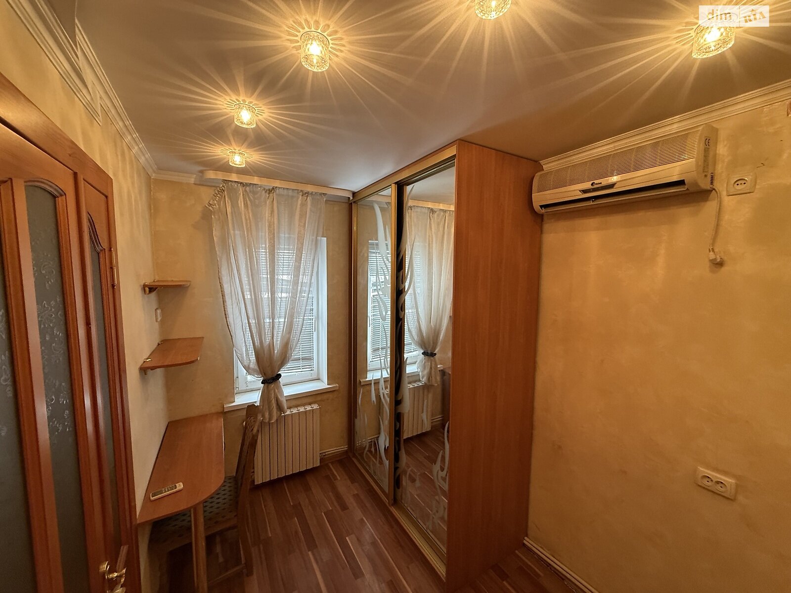 одноэтажная часть дома, 100 кв. м, кирпич. Сдается помесячно в Днепре, в районе Еврейская слобода фото 1