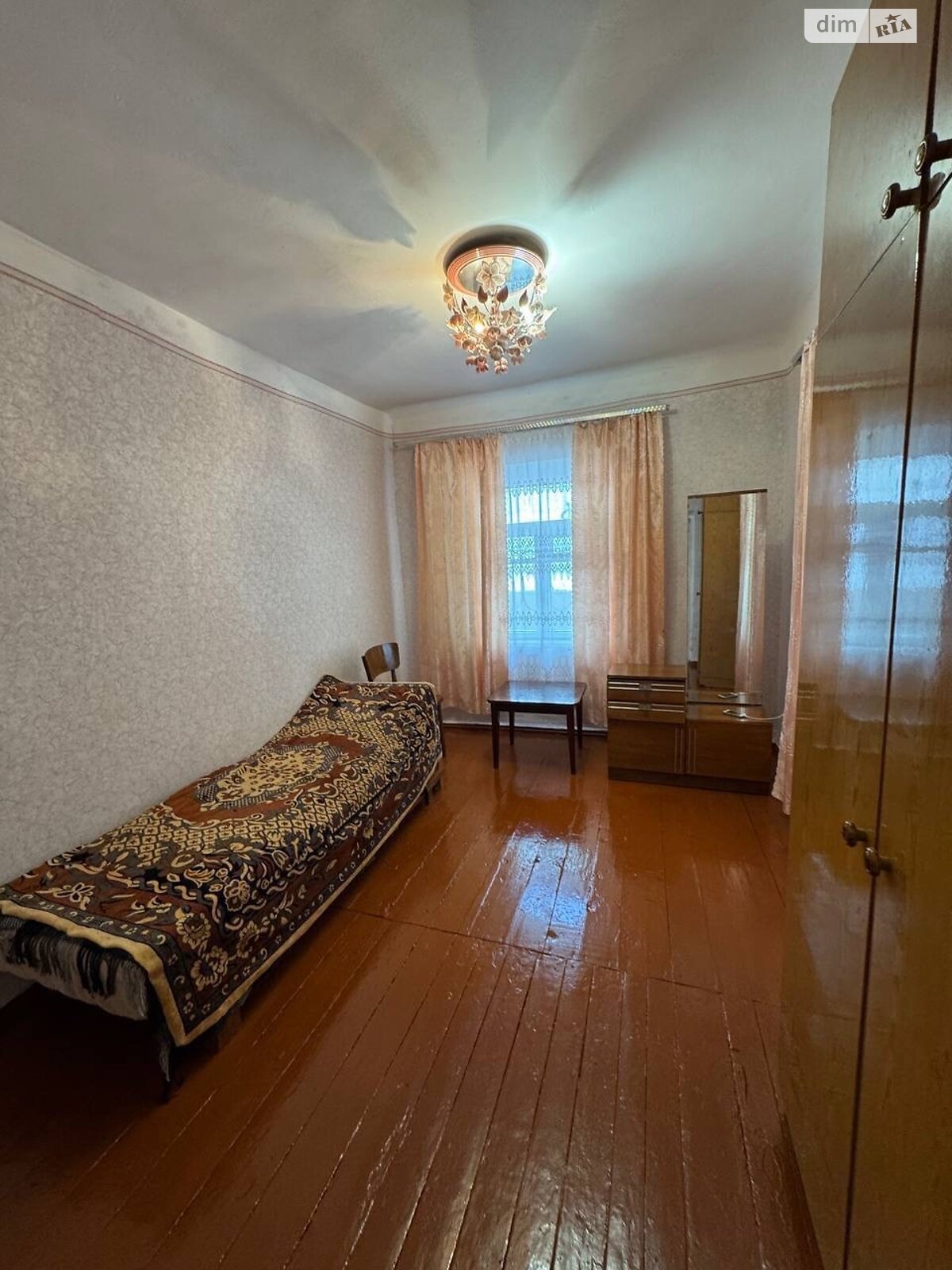 одноэтажная часть дома, 45 кв. м, кирпич. Сдается помесячно в Хмельницком, в районе Центр фото 1 одноэтажная часть дома, 45 кв. м, кирпич. Сдается помесячно в Хмельницком, в районе Центр фото 1