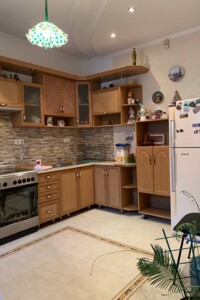 двоповерхова частина будинку, 160 кв. м, цегла. Здається помісячно в Крихівцях фото 2