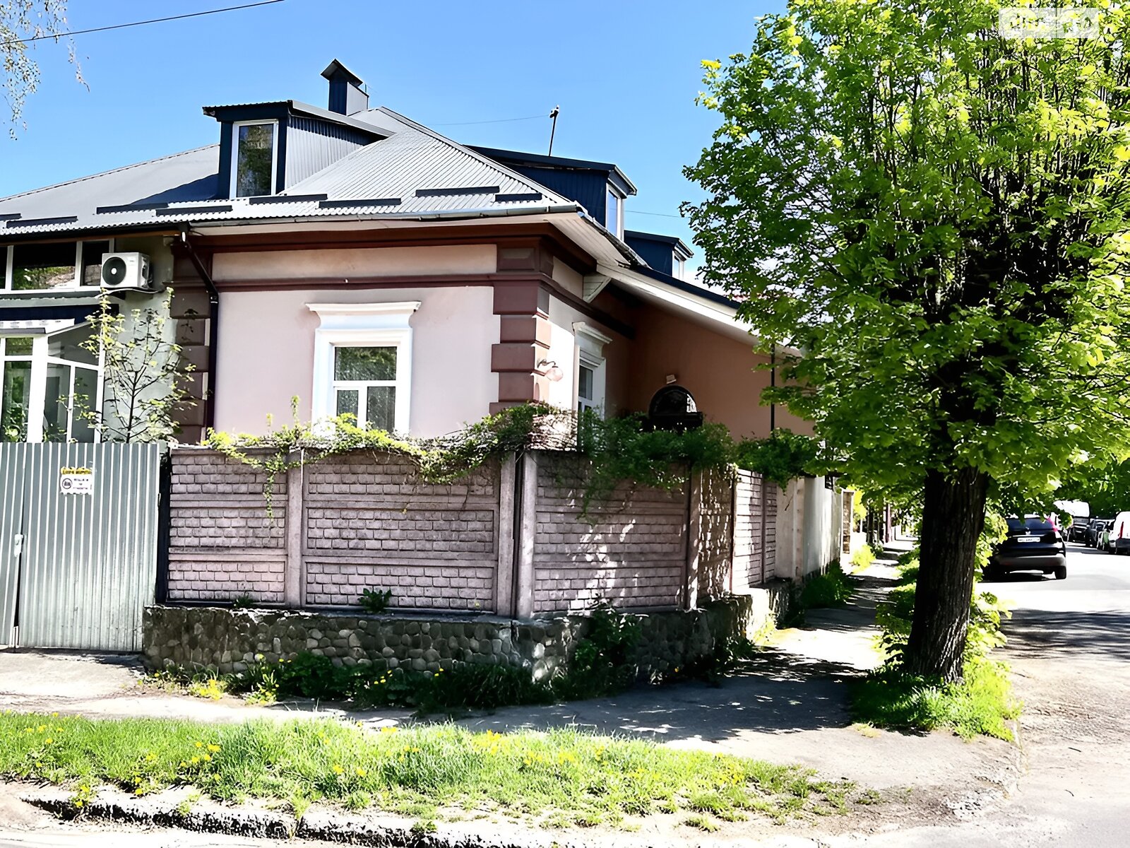 одноэтажная часть дома, 100 кв. м, кирпич. Сдается помесячно в Ивано-Франковске, в районе Центр фото 1 одноэтажная часть дома, 100 кв. м, кирпич. Сдается помесячно в Ивано-Франковске, в районе Центр фото 1