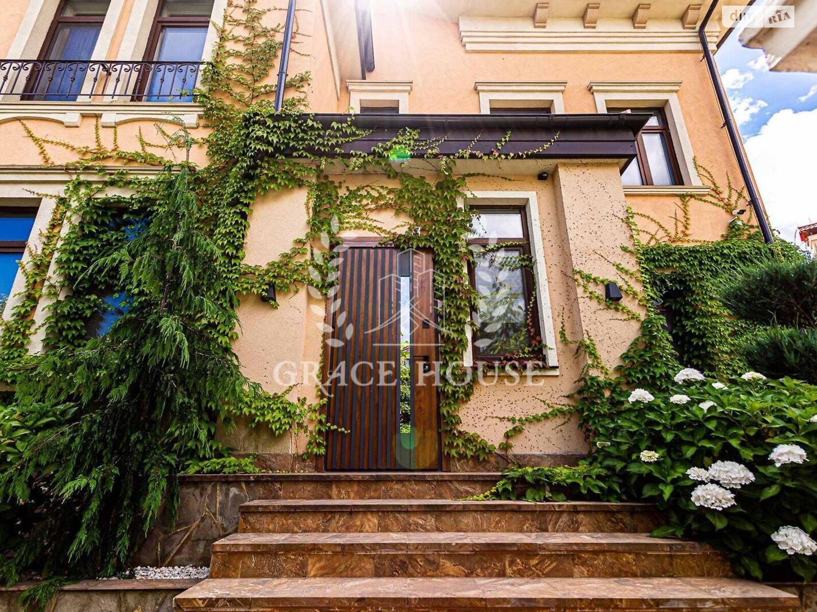трехэтажная часть дома, 250 кв. м, кирпич. Сдается помесячно в Киеве, в районе Оболонский фото 1