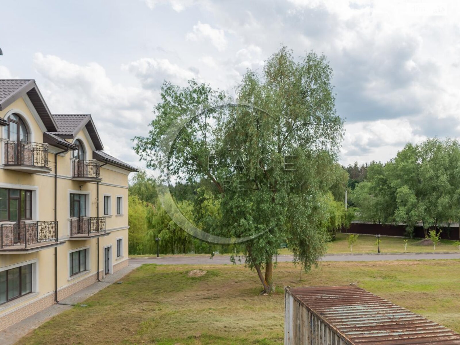 триповерхова частина будинку, 205 кв. м, керамзітобетон. Здається помісячно в Козині фото 1