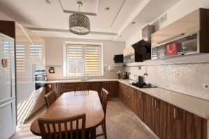 двухэтажная часть дома, 200 кв. м, кирпич. Сдается помесячно в Львове, в районе Богдановка фото 2 двухэтажная часть дома, 200 кв. м, кирпич. Сдается помесячно в Львове, в районе Богдановка фото 2