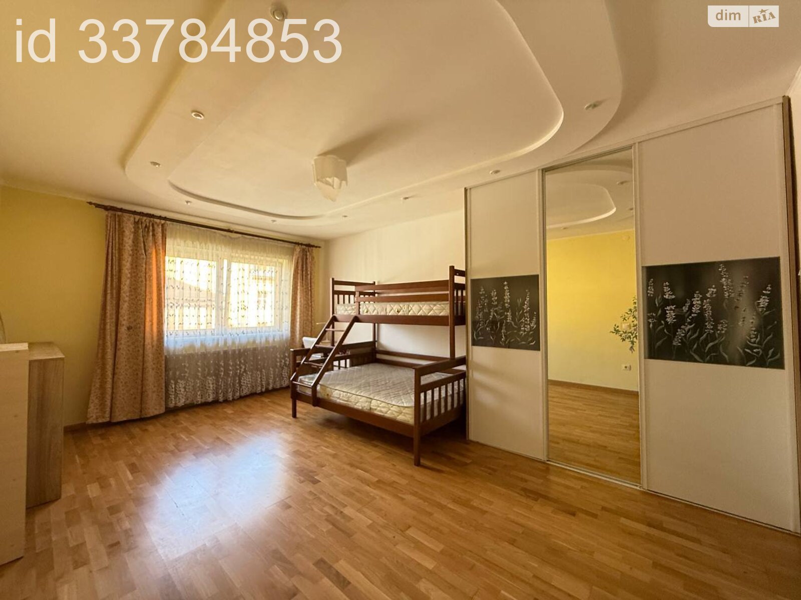 двухэтажная часть дома, 200 кв. м, кирпич. Сдается помесячно в Львове, в районе Богдановка фото 1 двухэтажная часть дома, 200 кв. м, кирпич. Сдается помесячно в Львове, в районе Богдановка фото 1