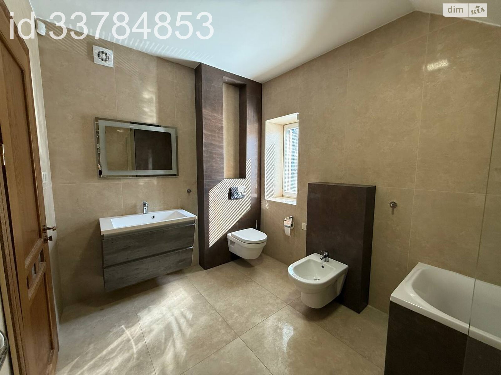 двухэтажная часть дома, 200 кв. м, кирпич. Сдается помесячно в Львове, в районе Богдановка фото 1 двухэтажная часть дома, 200 кв. м, кирпич. Сдается помесячно в Львове, в районе Богдановка фото 1