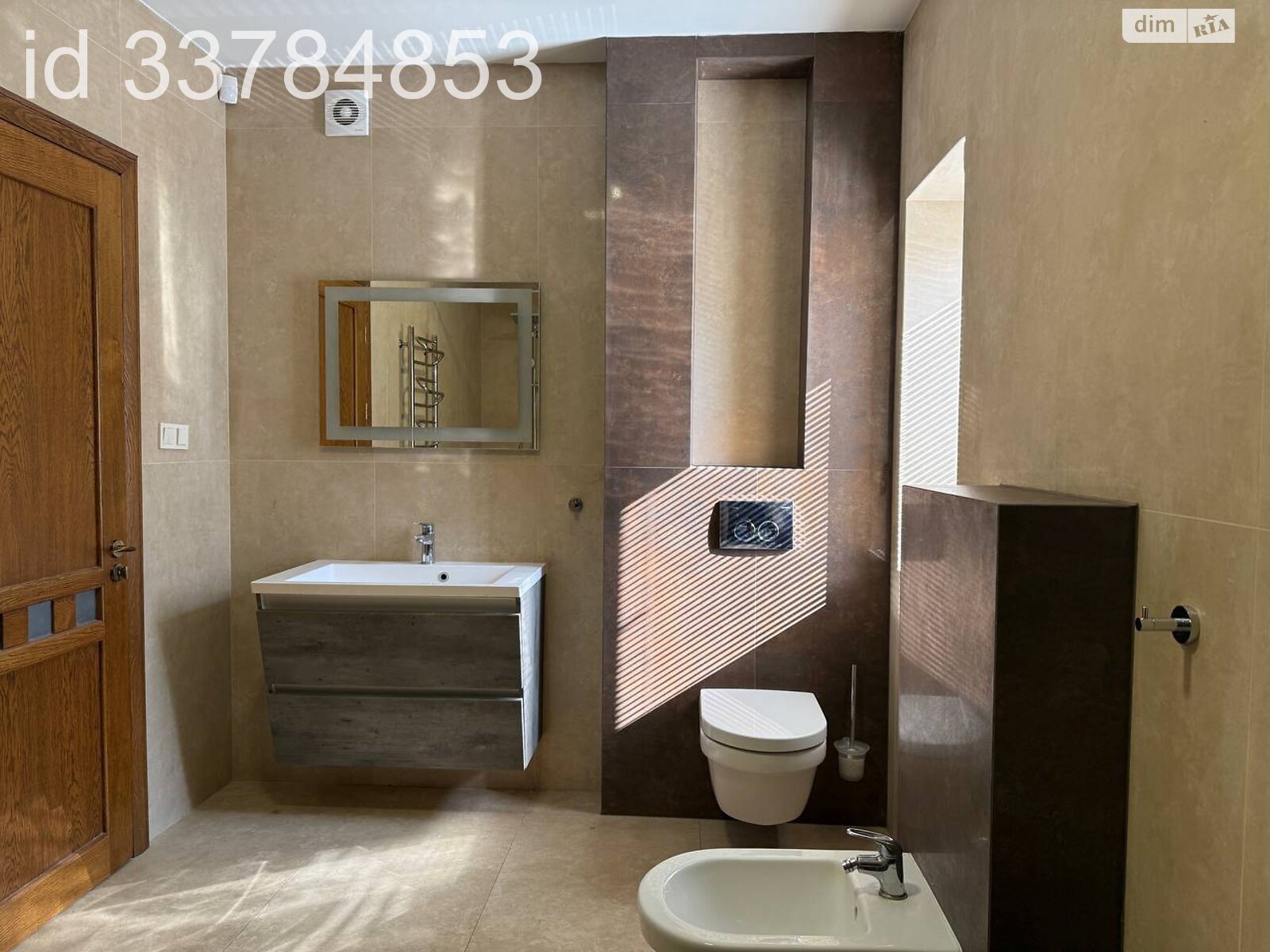 двухэтажная часть дома, 200 кв. м, кирпич. Сдается помесячно в Львове, в районе Богдановка фото 1 двухэтажная часть дома, 200 кв. м, кирпич. Сдается помесячно в Львове, в районе Богдановка фото 1