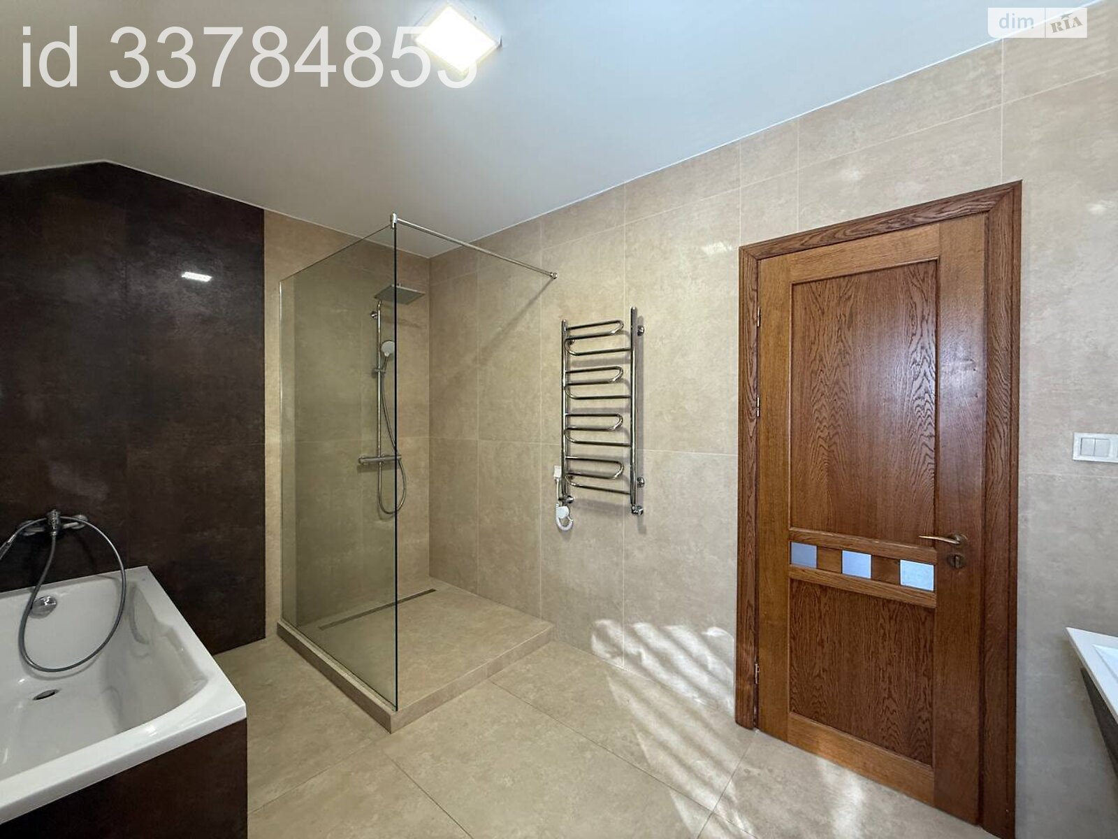 двухэтажная часть дома, 200 кв. м, кирпич. Сдается помесячно в Львове, в районе Богдановка фото 1 двухэтажная часть дома, 200 кв. м, кирпич. Сдается помесячно в Львове, в районе Богдановка фото 1