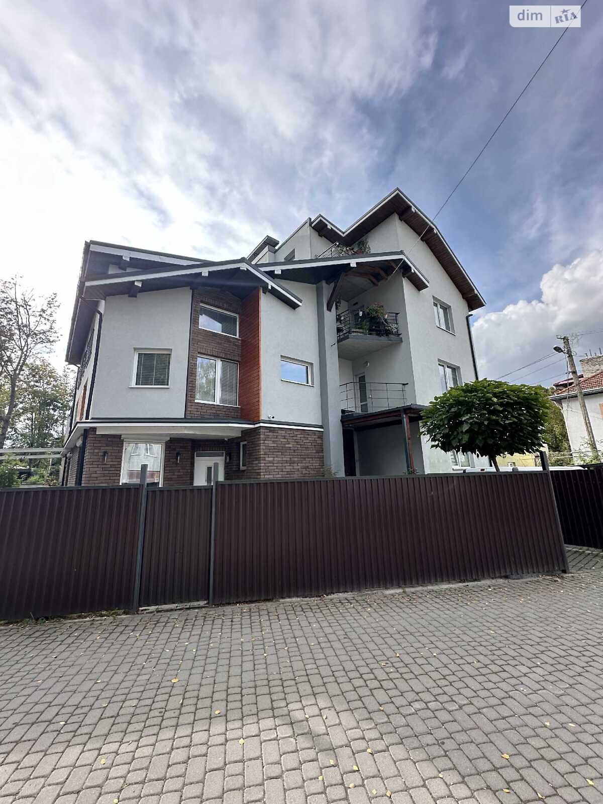 трехэтажная часть дома, 74 кв. м, кирпич. Сдается помесячно в Львове, в районе Скниловок фото 1 трехэтажная часть дома, 74 кв. м, кирпич. Сдается помесячно в Львове, в районе Скниловок фото 1